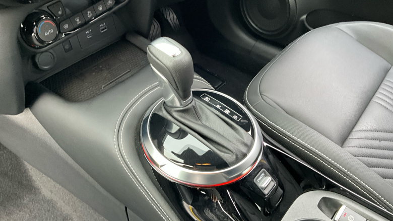 Nissan Juke 1.0 DiG-T Tekna 5dr DCT Petrol Hatchback